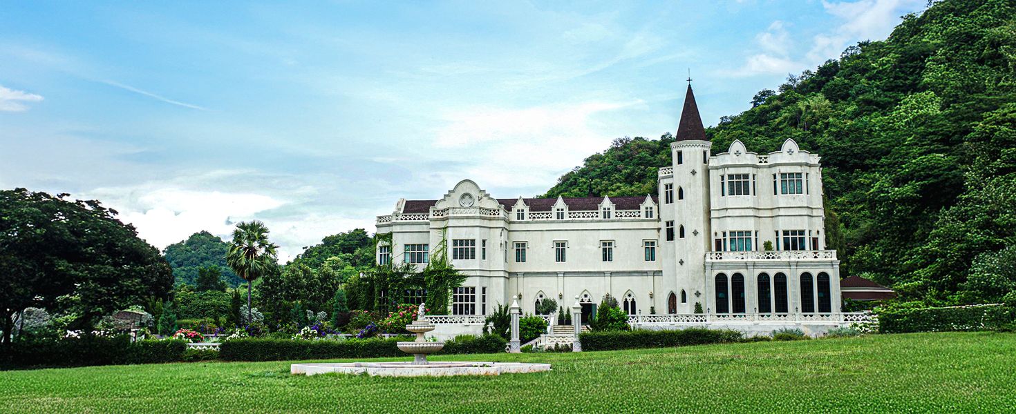 Maison Mystique