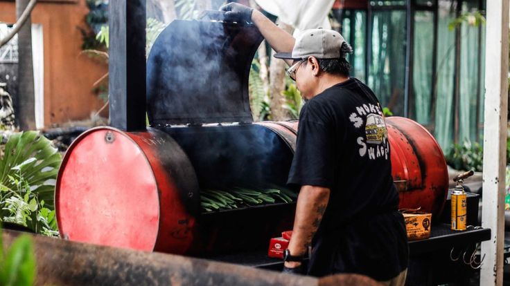 จากวิศวกรสู่ศิลปินผู้ควบคุมควันไฟ